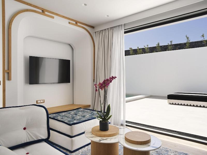 Cresanto Luxury Suites image
