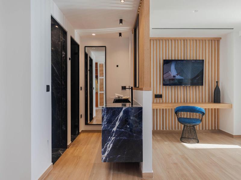 Cresanto Luxury Suites image