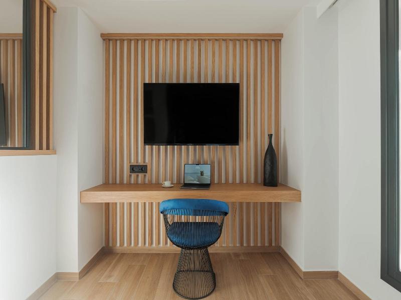Cresanto Luxury Suites image