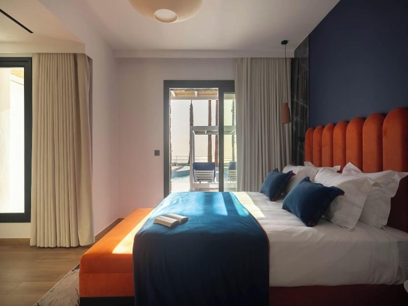 Cresanto Luxury Suites image