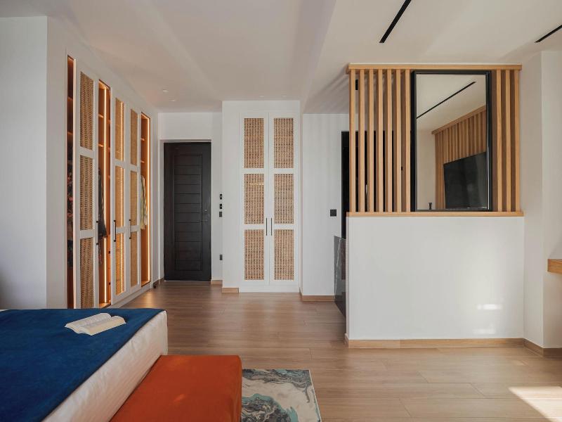 Cresanto Luxury Suites image