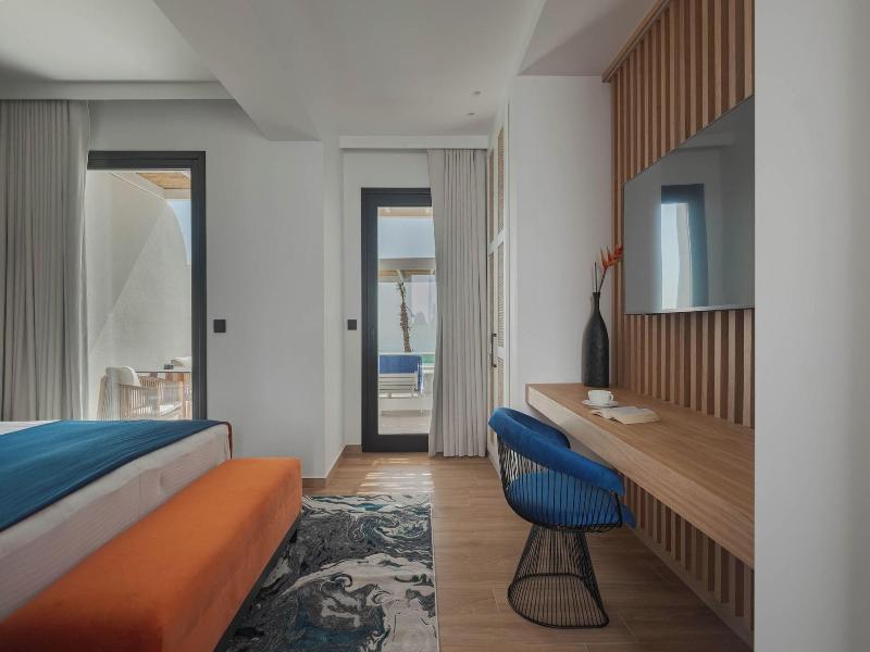 Cresanto Luxury Suites image