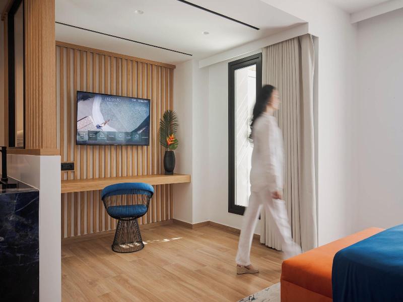 Cresanto Luxury Suites image