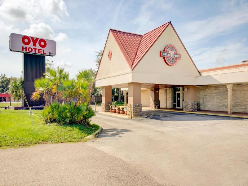 Oyo Hotel Dundee By Crystal Lake image