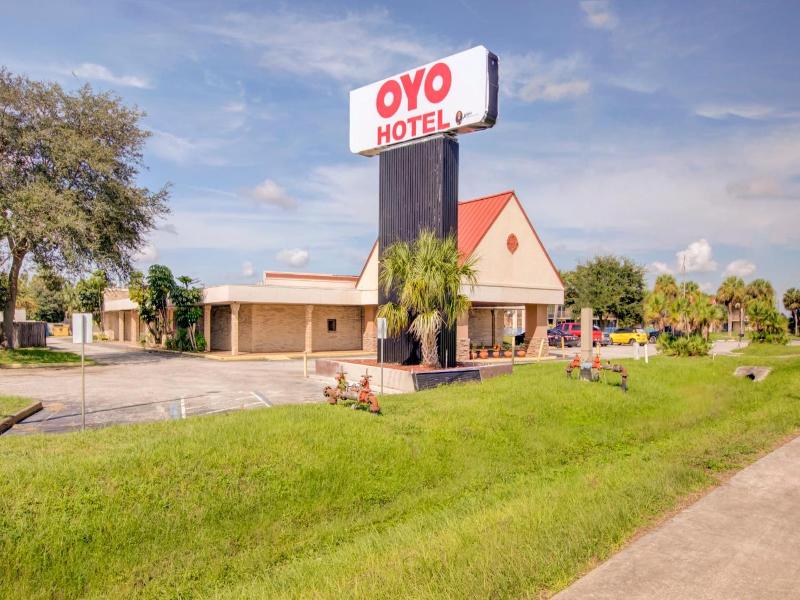 Oyo Hotel Dundee By Crystal Lake image