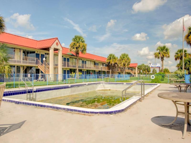 Oyo Hotel Dundee By Crystal Lake image