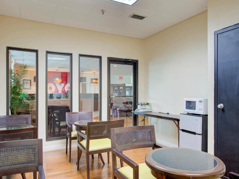 Oyo Hotel Dundee By Crystal Lake image