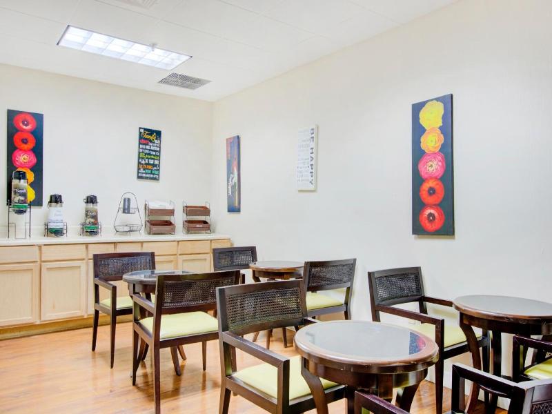 Oyo Hotel Dundee By Crystal Lake image
