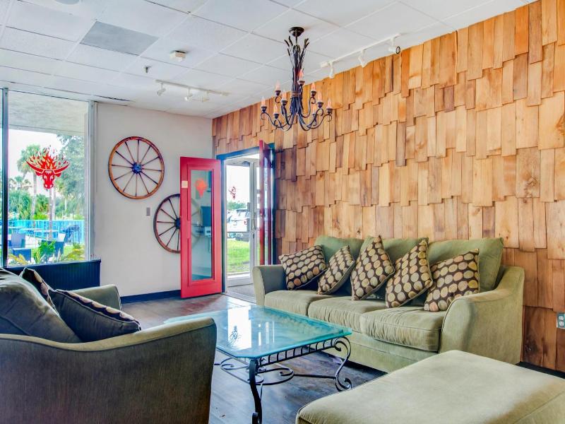Oyo Hotel Dundee By Crystal Lake image
