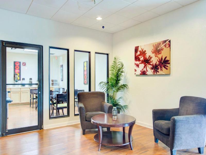 Oyo Hotel Dundee By Crystal Lake image