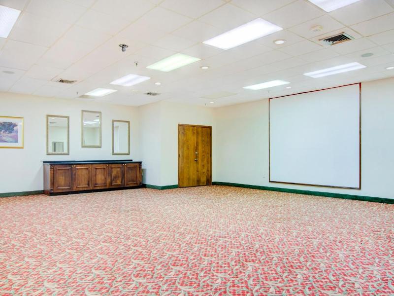 Oyo Hotel Dundee By Crystal Lake image