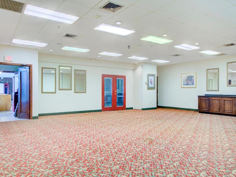 Oyo Hotel Dundee By Crystal Lake image