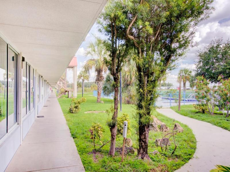Oyo Hotel Dundee By Crystal Lake image