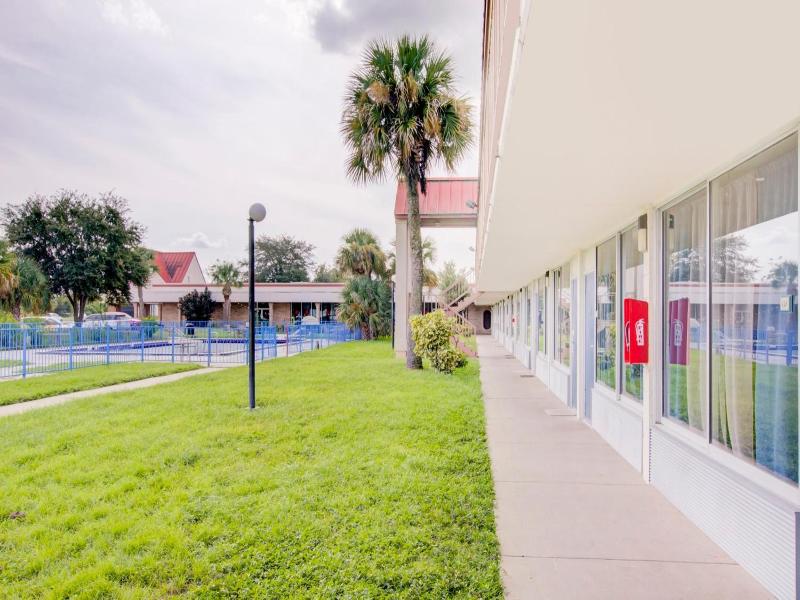 Oyo Hotel Dundee By Crystal Lake image