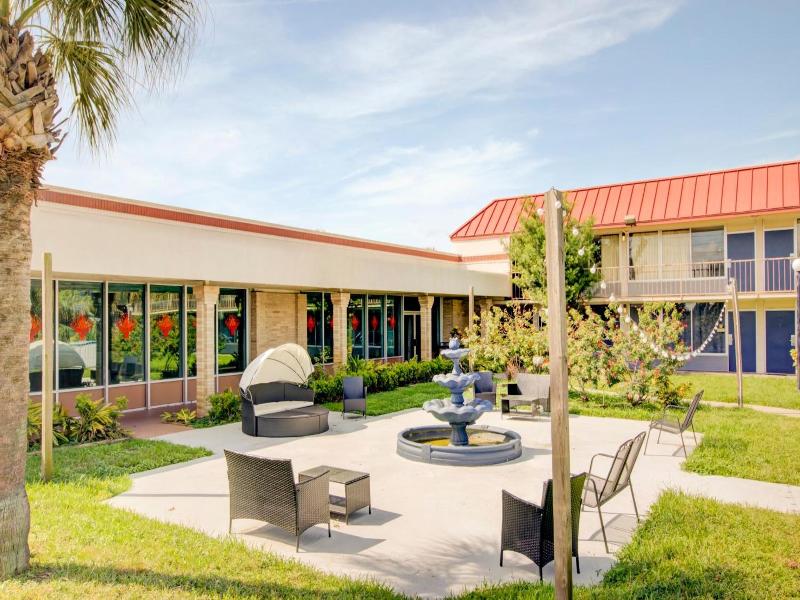 Oyo Hotel Dundee By Crystal Lake image
