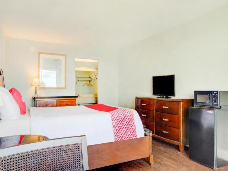 Oyo Hotel Dundee By Crystal Lake image
