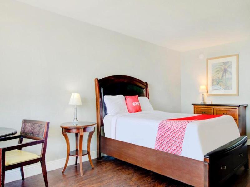 Oyo Hotel Dundee By Crystal Lake image