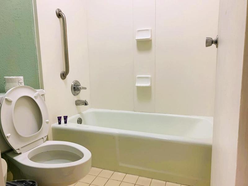 Oyo Hotel Dundee By Crystal Lake image