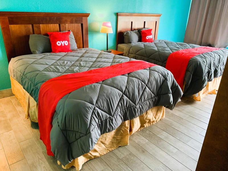 Oyo Hotel Dundee By Crystal Lake image