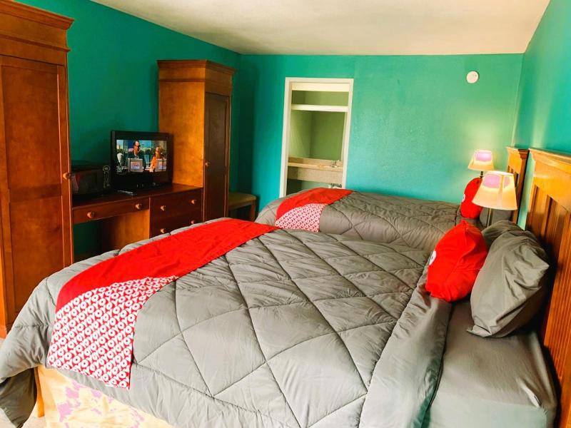 Oyo Hotel Dundee By Crystal Lake image