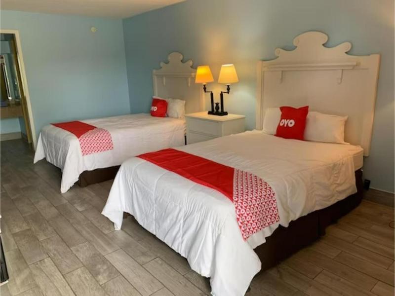 Oyo Hotel Dundee By Crystal Lake image