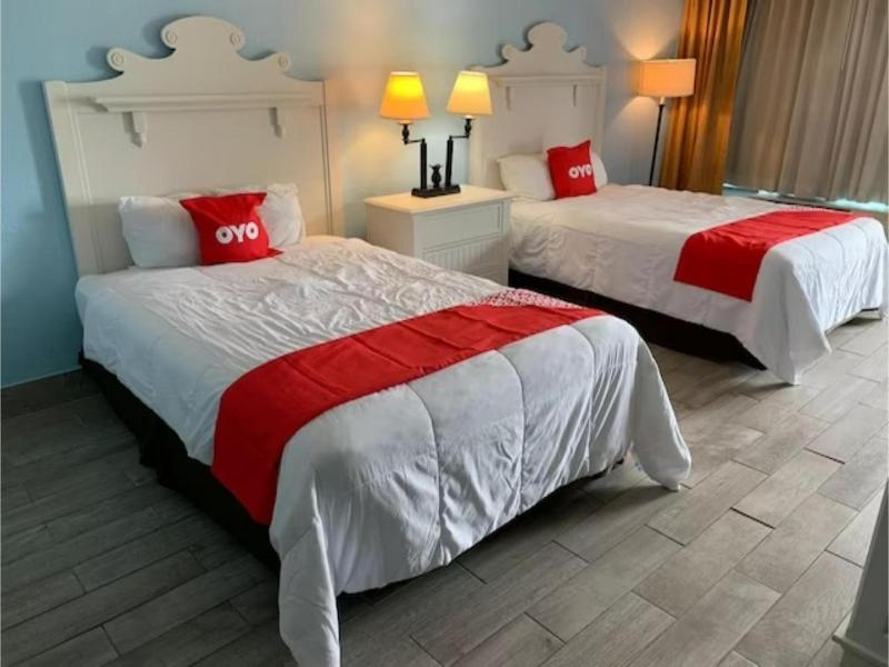 Oyo Hotel Dundee By Crystal Lake image