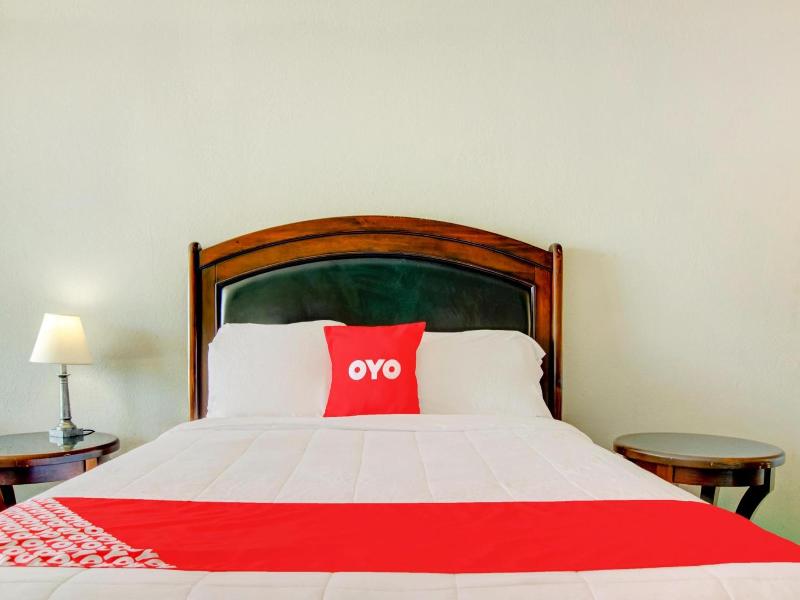 Oyo Hotel Dundee By Crystal Lake image