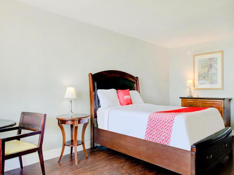 Oyo Hotel Dundee By Crystal Lake image