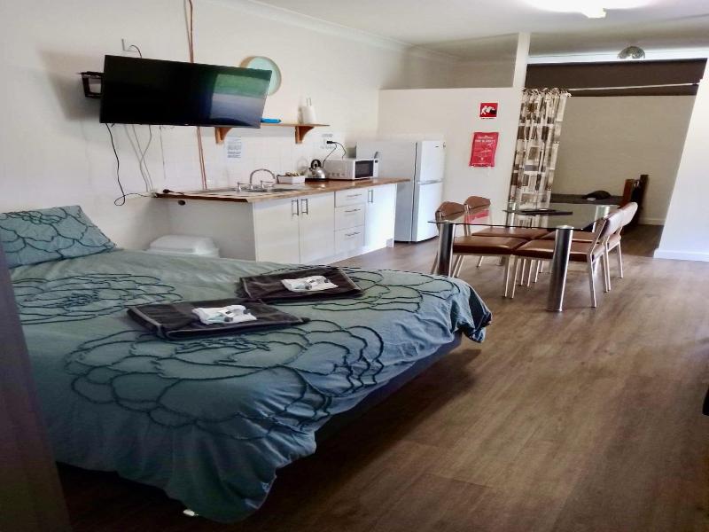 Cootamundra Caravan Park image