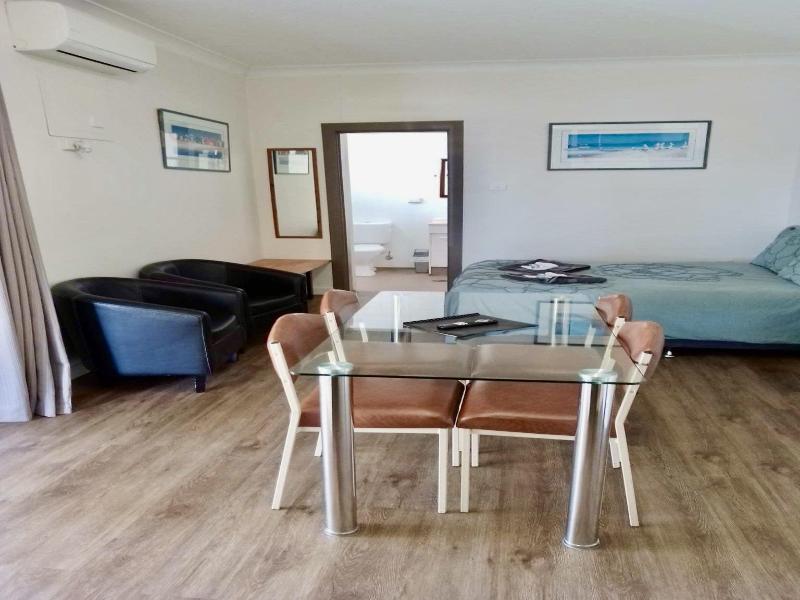 Cootamundra Caravan Park image
