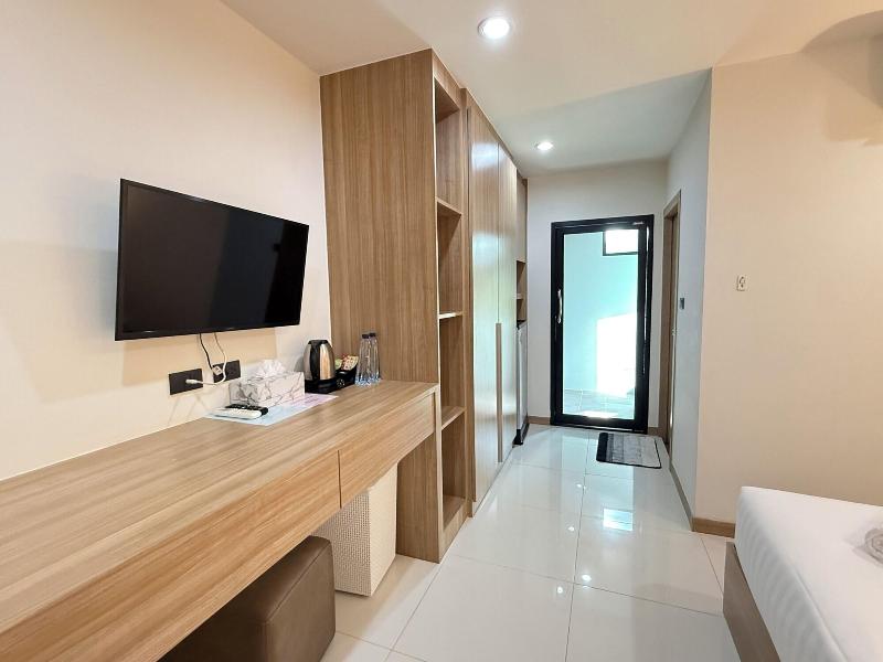 Love Rawai Hotel image