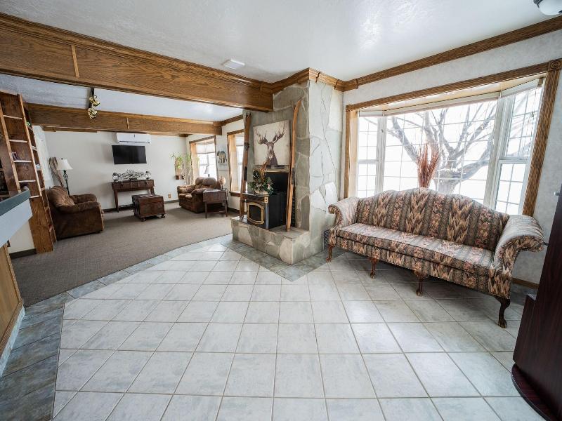 Clover Creek Inn