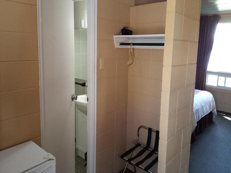 Riverview Motel — photo 8