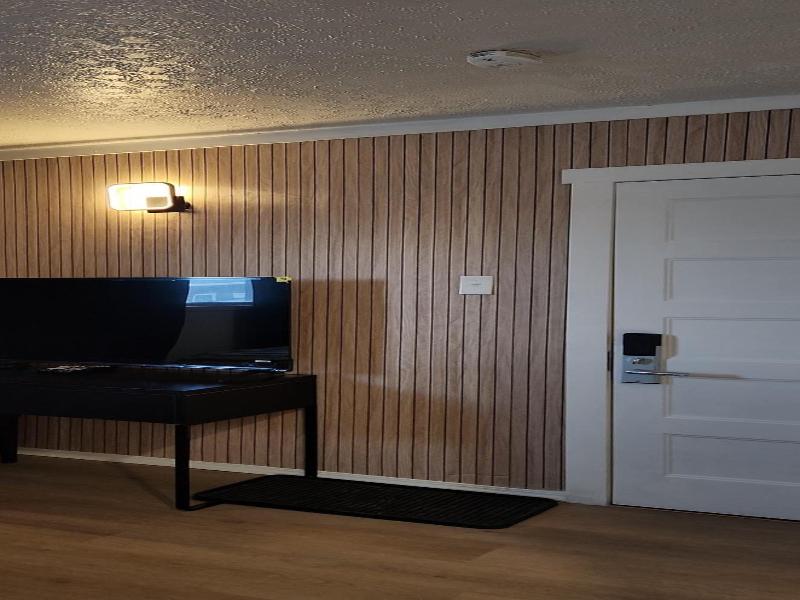 Centennial Motel