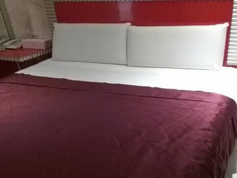 Meets Happy Hotel image