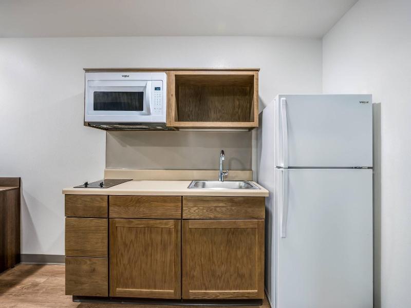 Woodspring Suites Chicago Addison image