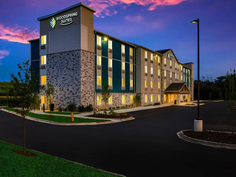 Woodspring Suites Chicago Addison image