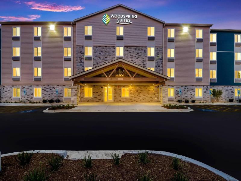 Woodspring Suites Chicago Addison image