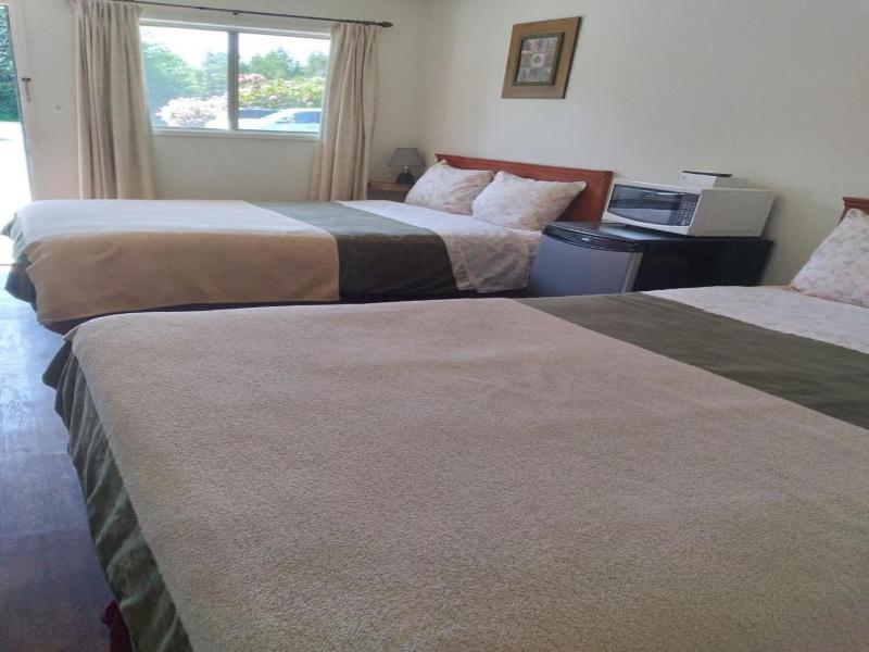 Dolphin Motel