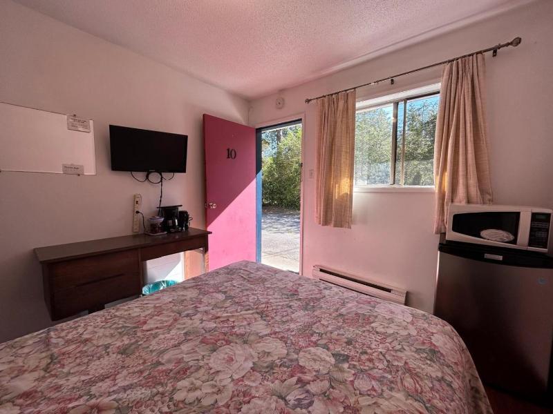 Dolphin Motel