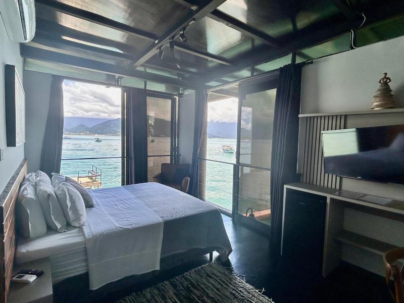 1819 Marine Hotel
