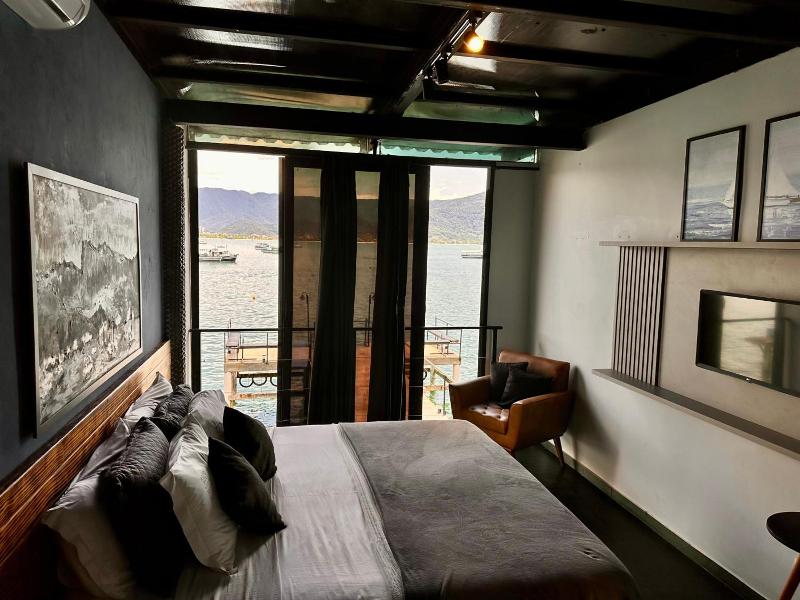 1819 Marine Hotel