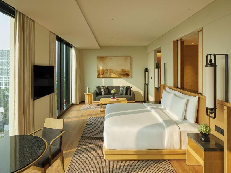 Hotel Tentrem Jakarta image