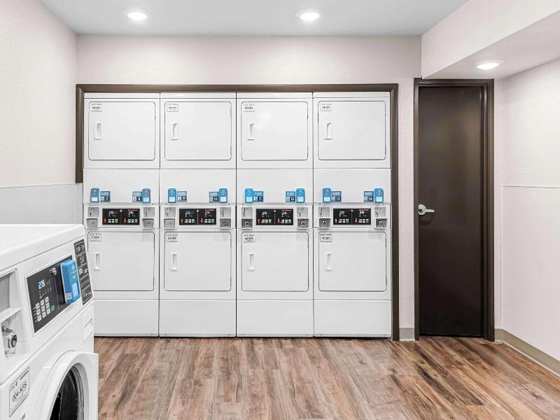 Woodspring Suites Kansas City Airport