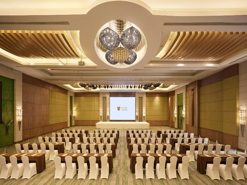Centara Grand Mirage Beach Resort Pattaya image
