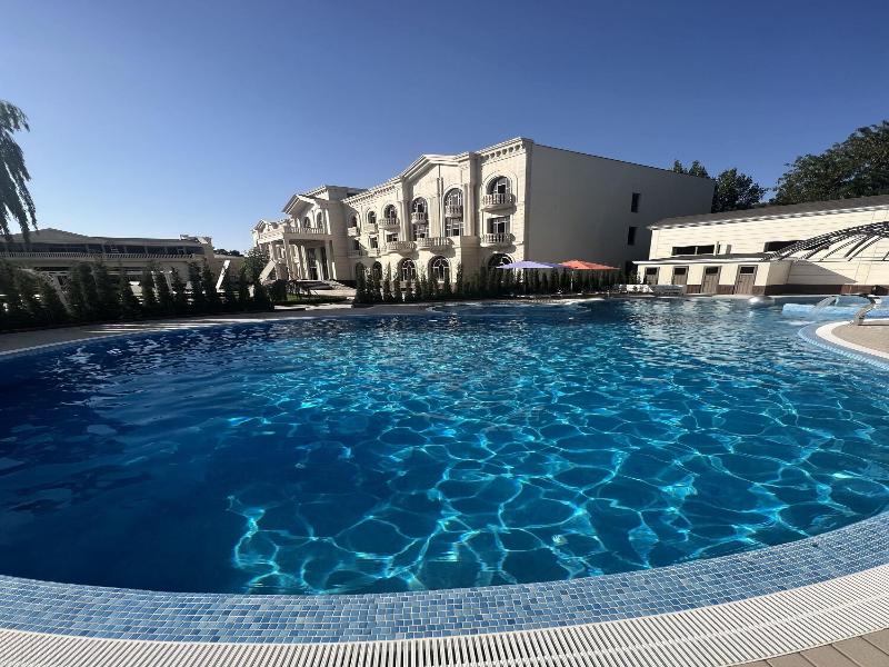 Zarafshon Parkside Hotel image