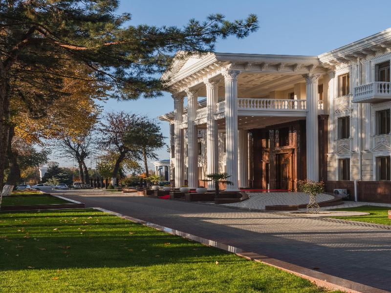 Zarafshon Parkside Hotel image