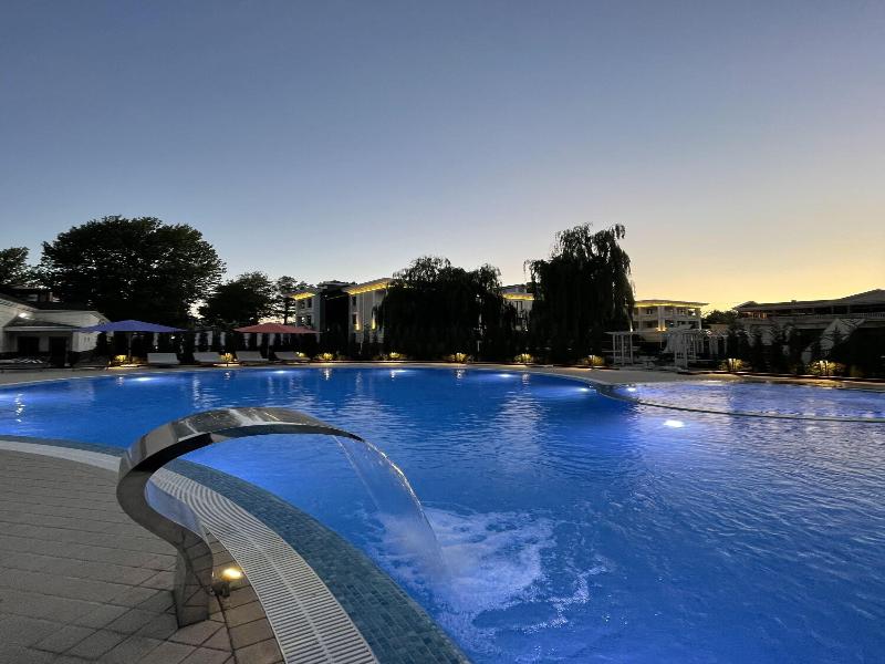 Zarafshon Parkside Hotel image