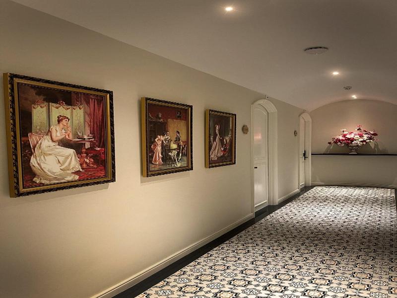 Le Bonheur Hotel