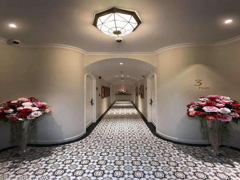 Le Bonheur Hotel